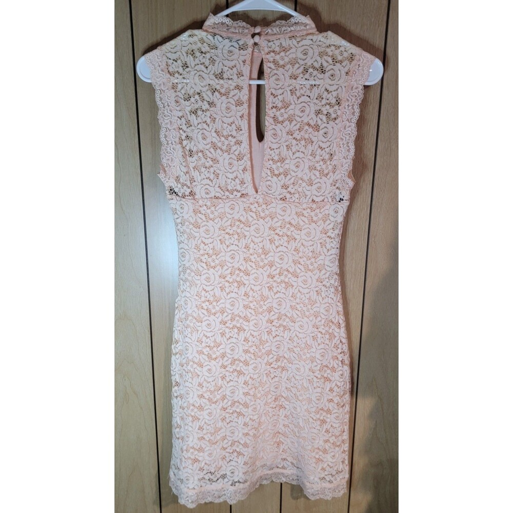 Bebe Womens Med Peach Pink Floral Lace Sleeveless Keyhole Opening Stretch Fitted